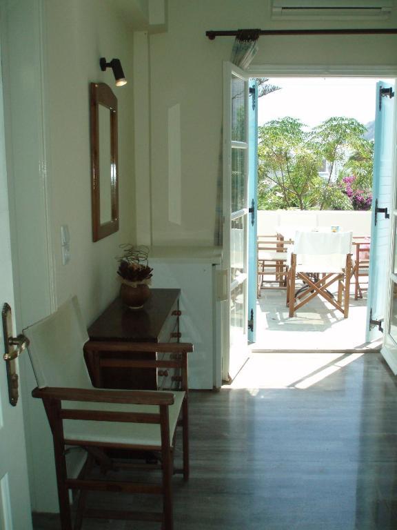 Villa Nikos Karamolegkos Kamari Phòng bức ảnh